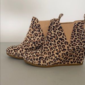 Tom’s animal print wedges